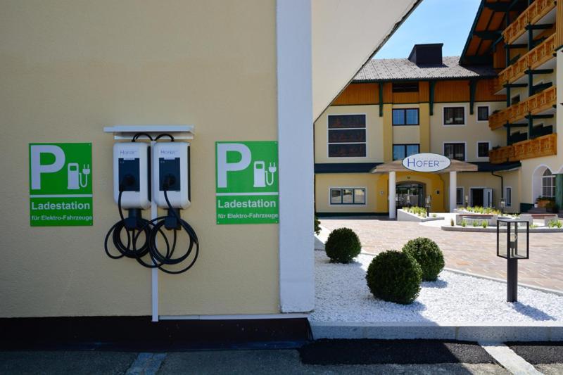 Ferienhotel Hofer Superior Strass im Attergau Exteriör bild